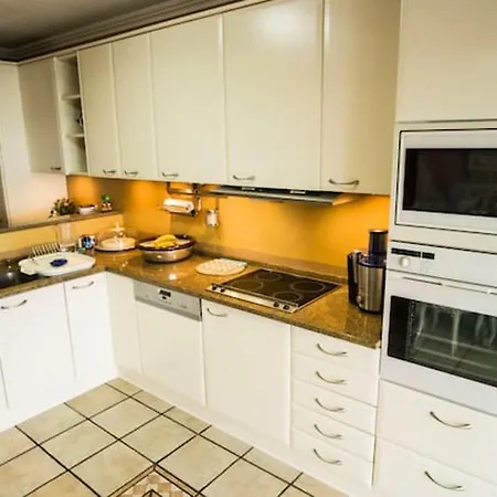 別荘 House With 4 Bedrooms In With Wonderful Sea View Private Pool Furnished Terrace 500 M From The Beach エリセイラ